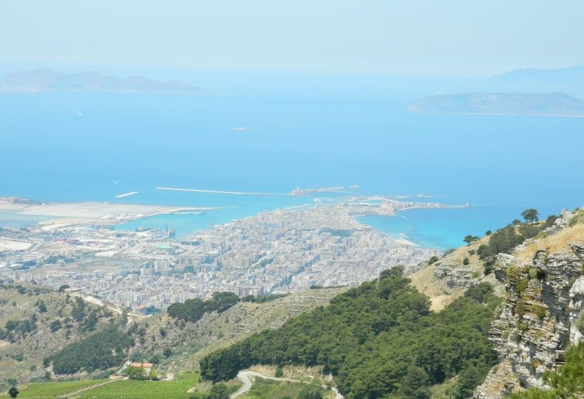 Sicile-Erice-vue-au-bout-de-la-terre-820x560  